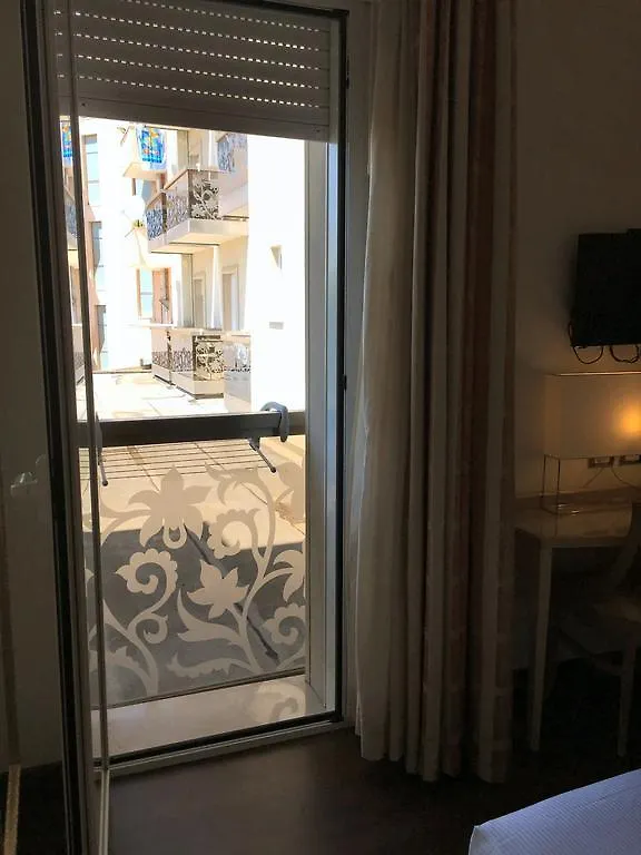 Hotel Byron Римини