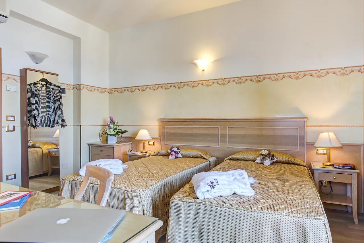 Hotel Byron Римини