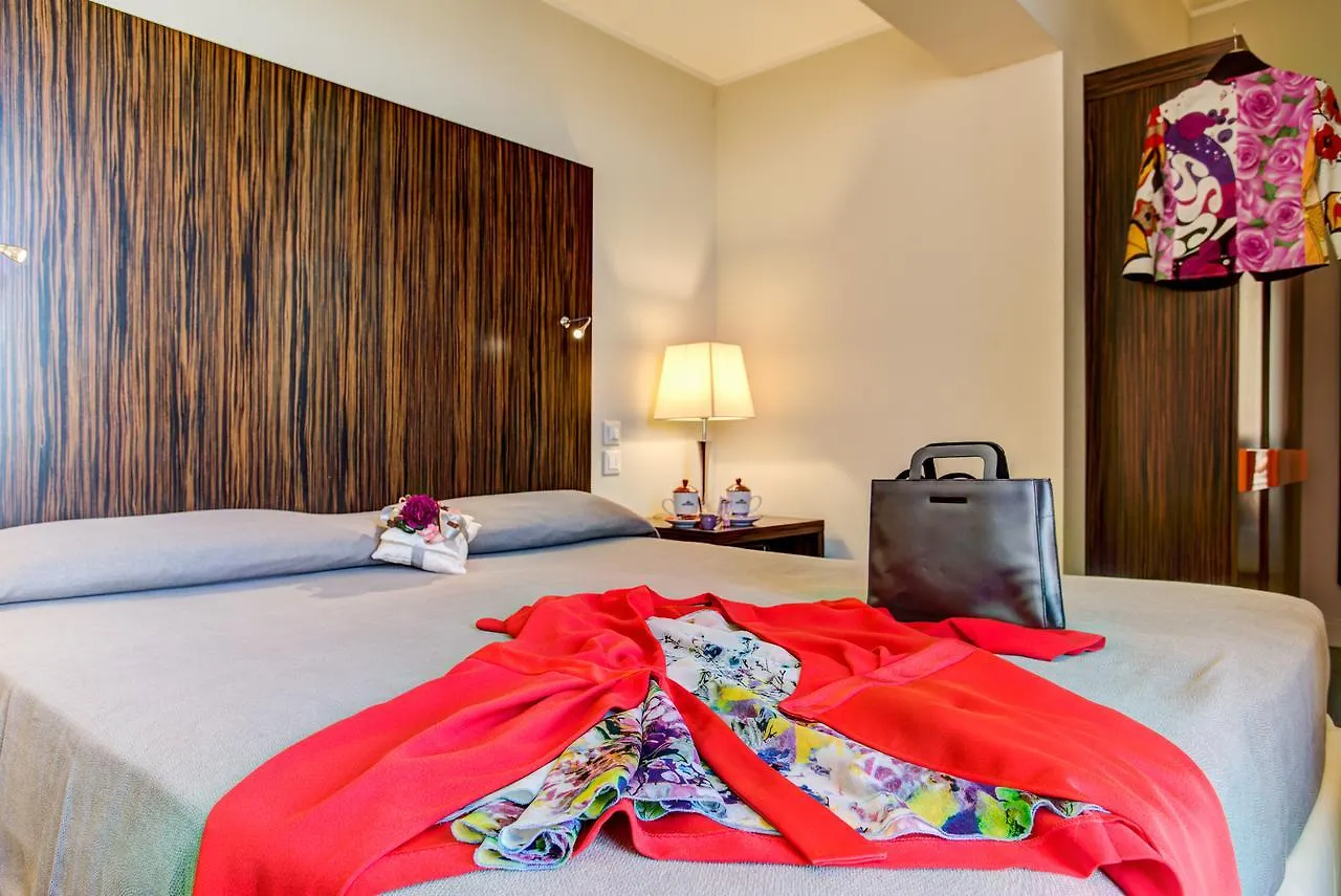 Hotel Byron Римини 3*,