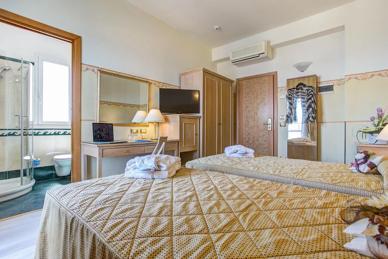 Hotel Byron Римини