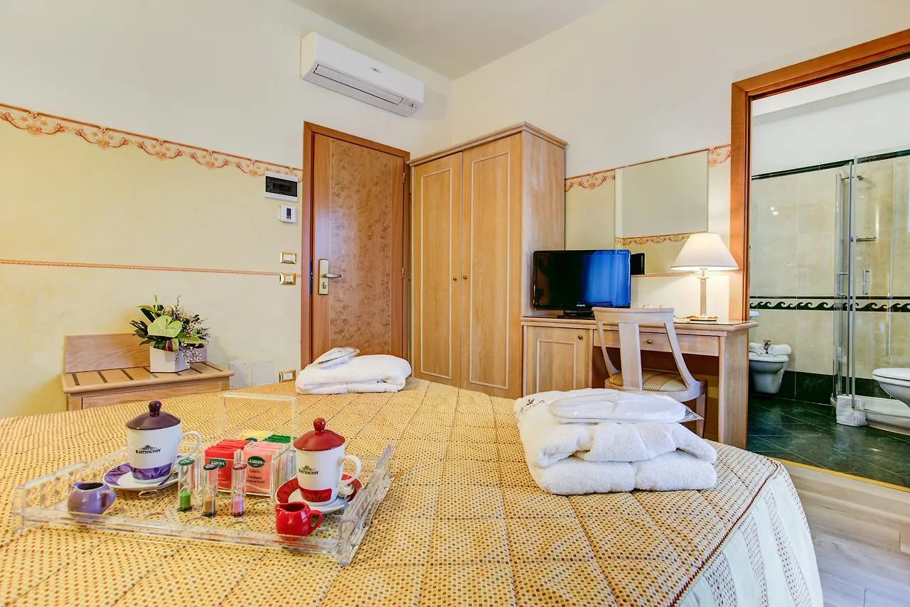 ***  Hotel Byron Римини Италия